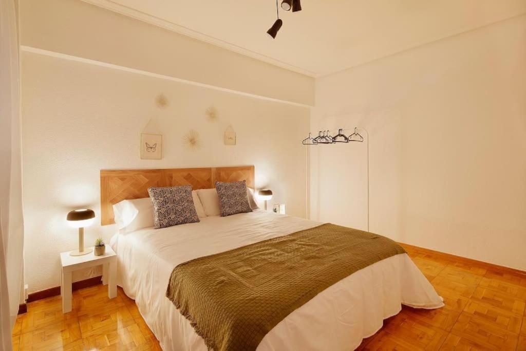 Apartamento Maura 2 Dormitorios 奥维耶多 外观 照片