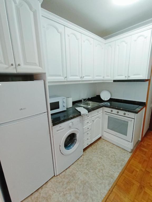 Apartamento Maura 2 Dormitorios 奥维耶多 外观 照片